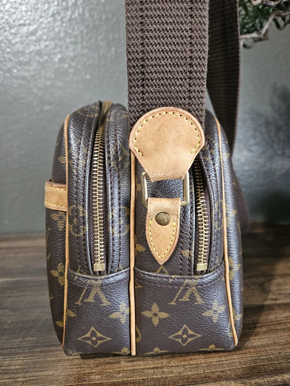Authentic Louis Vuitton Reporter PM Crossbody Monogram Canvas